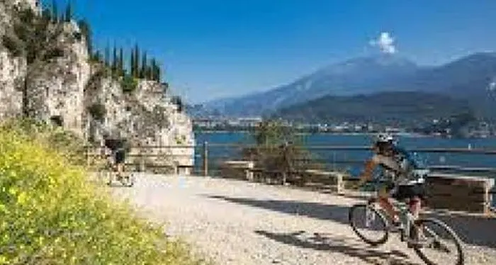 Incidenti in serie sulla strada della Ponale: quattro escursionisti in ospedale