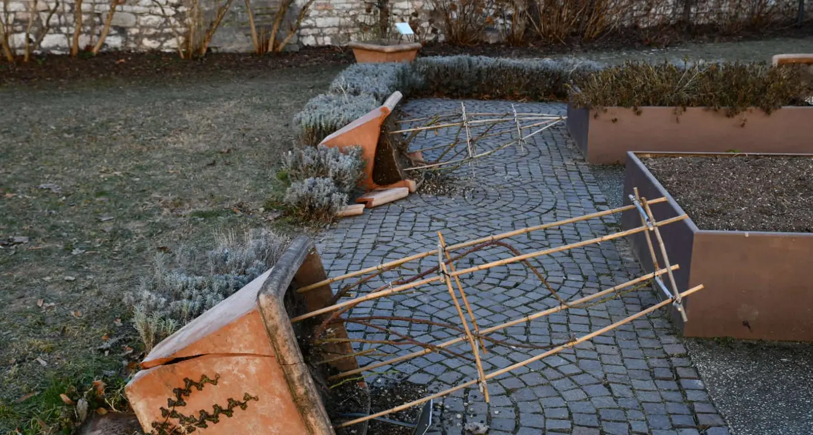 Parco San Marco devastato dai vandali, la polizia locale sulle tracce dei reponsabili