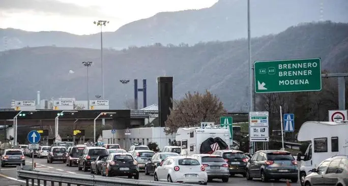 Code e rallentamenti per traffico intenso in A22