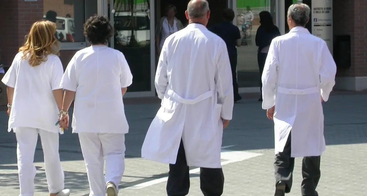 «Medici aggrediti: violenza da condannare, ma sintomo di un disagio diffuso. Drammatica carenza di personale»