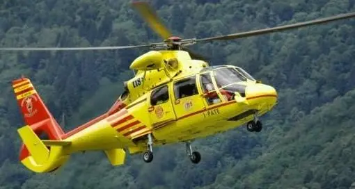 Bezzecca, cade e sbatte contro il guardrail: grave un motociclista di 49 anni