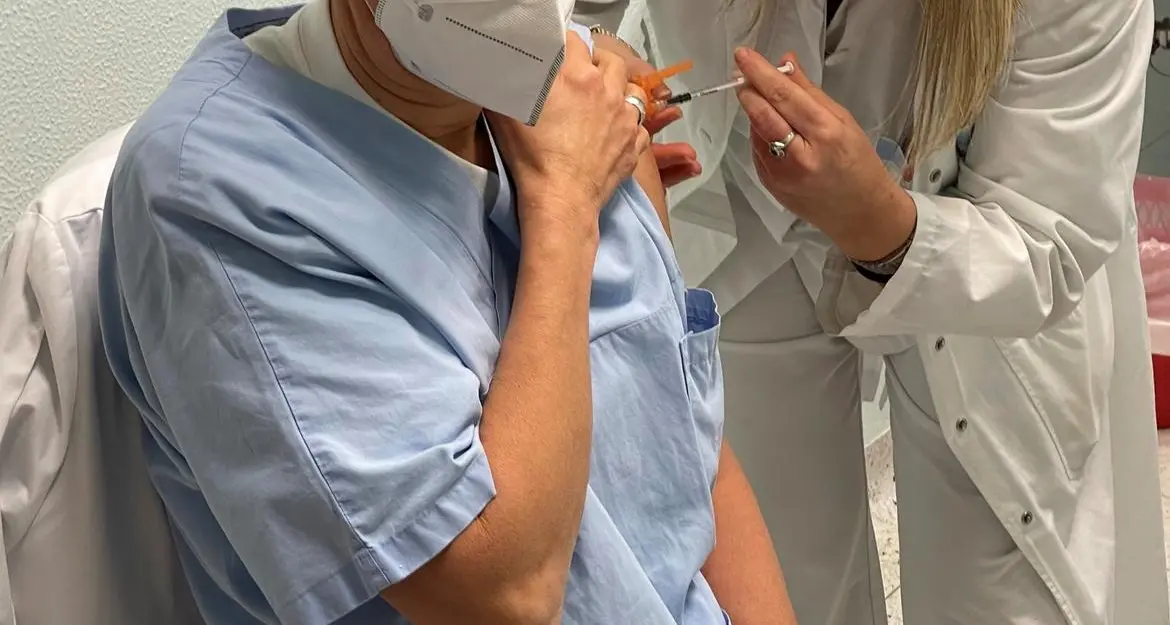 Covid, via alla terza dose per gli operatori sanitari trentini