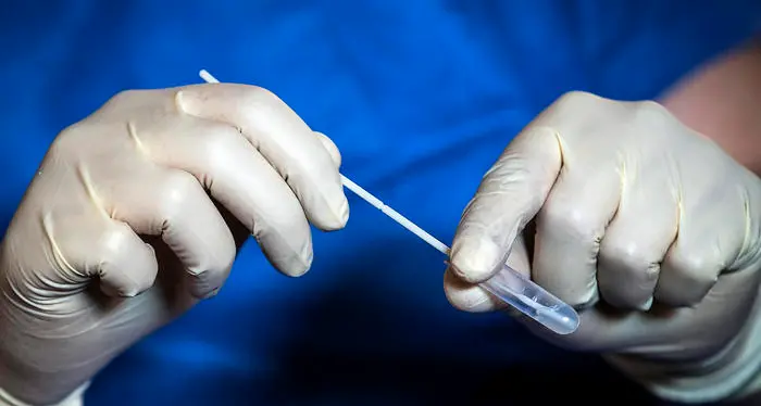 Variante Omicron, il ministero alle Regioni: «Rafforzare il tracciamento»
