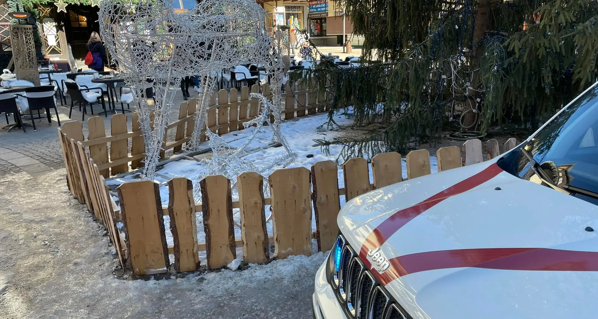 Danneggiano le luminarie di Campiglio: denunciati due giovanissimi turisti