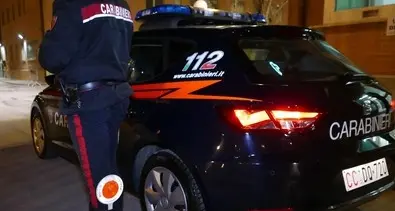 Trento, paura nella notte in via Mazzini: punta il coltello alla gola di una studentessa e la rapina