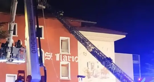 Rovereto, a fuoco il tetto dell’hotel Sant’Iliario