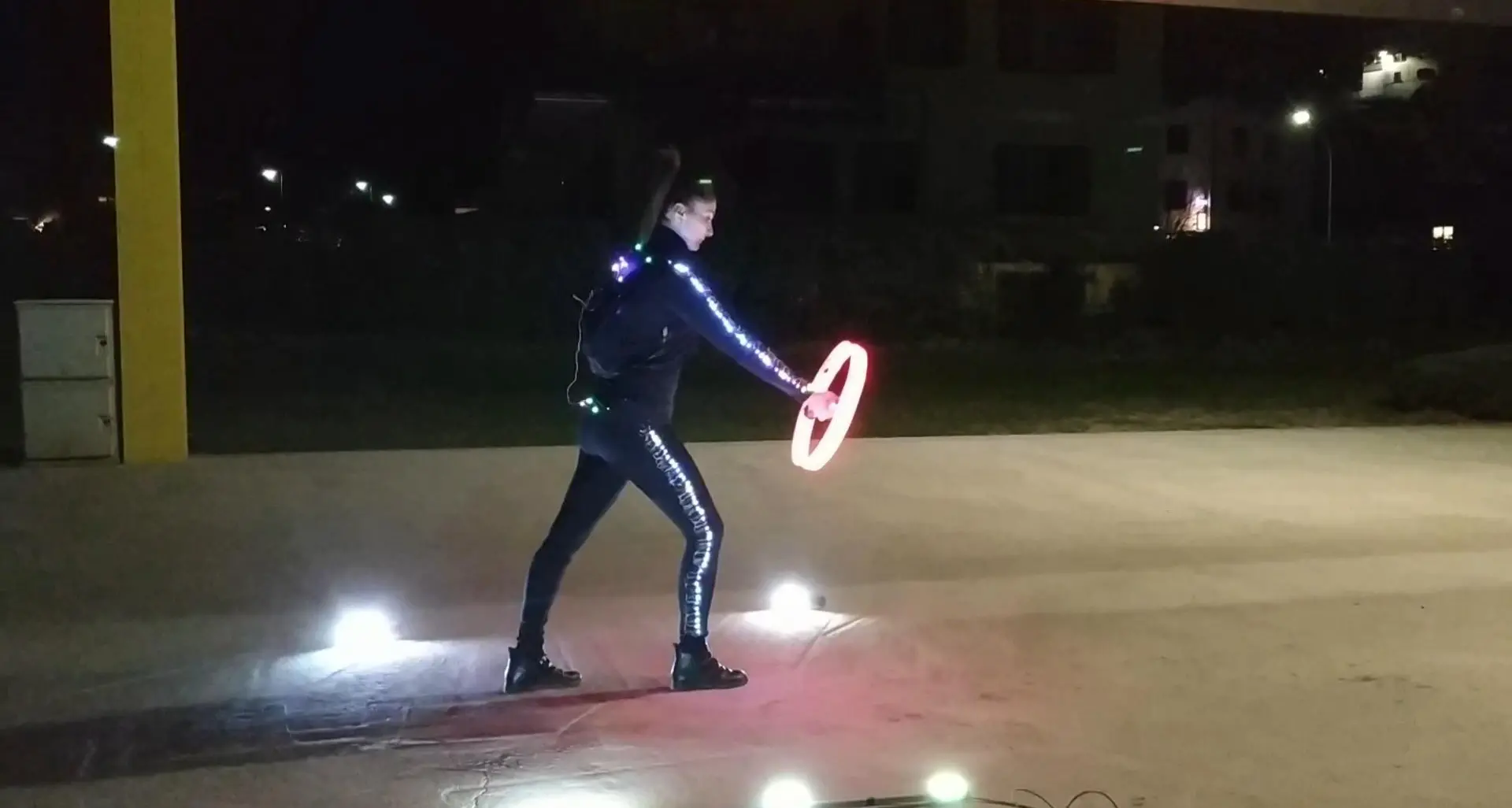 Ecco “Dai!”, video di luce, danza e speranza