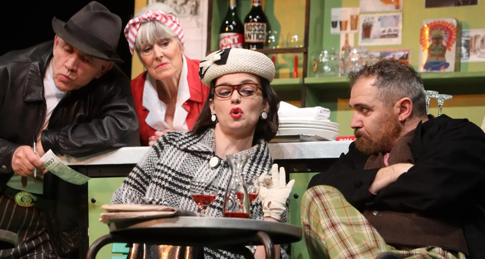 “Le allegre mogli”, lo spettacolo che fa ridere ma anche riflettere