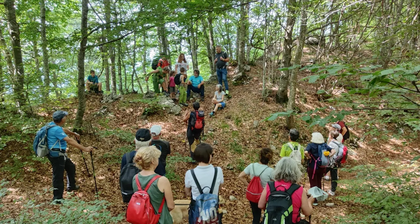 Torna “Un bosco di libri”, il festival dei trekking letterari in Lessinia. E la proposta approda nelle carceri