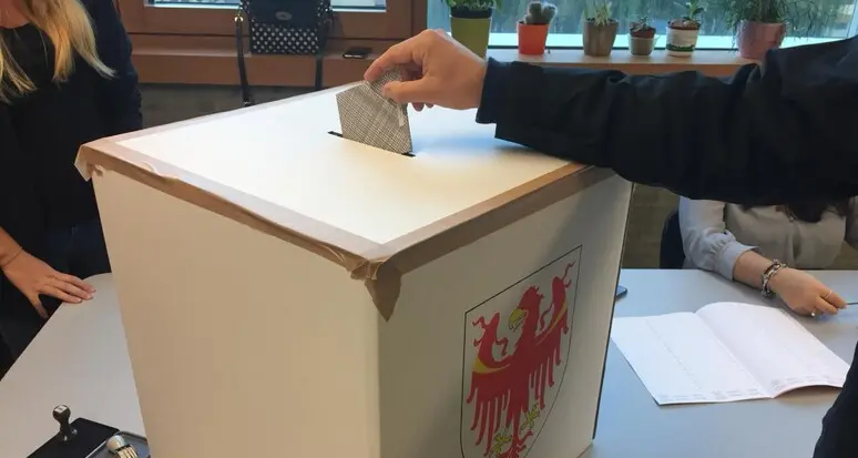 Elezioni comunali: Locher scrive ai presidenti dei Cal a Trento e Bolzano per un parere sul periodo migliore