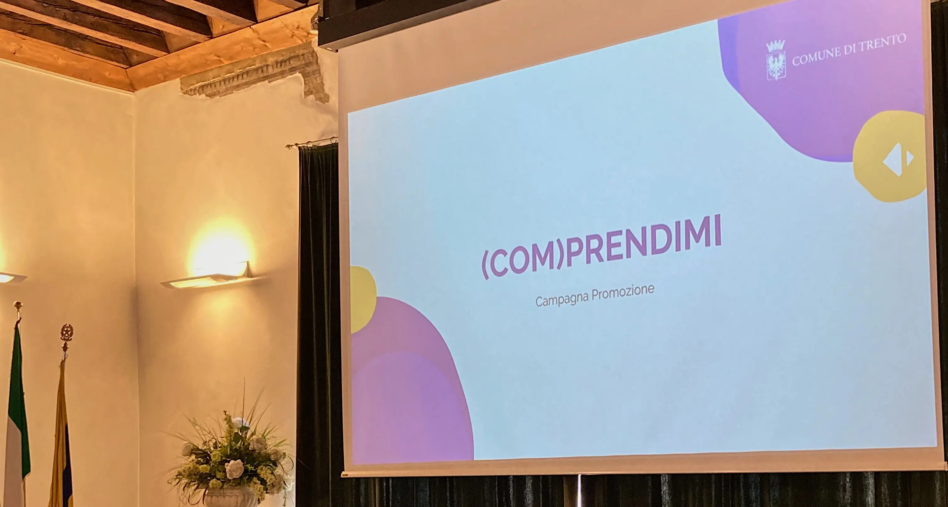 (Com)Prendimi: un numero di telefono dedicato agli adulti per aiutare i giovani