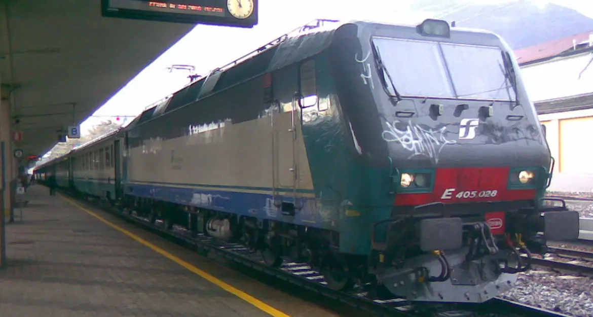 Sciopero generale, domani disagi per chi viaggia in treno. Garantiti i regionali a fasce orarie