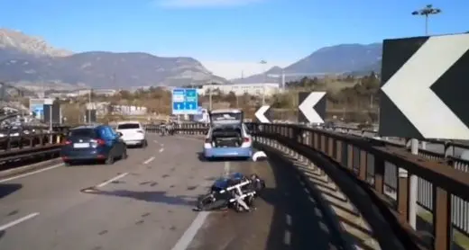 Rovereto, moto si schianta contro un camion: morto centauro di 32 anni