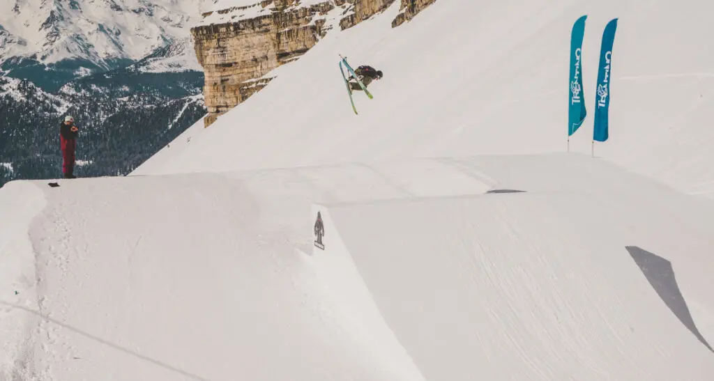 L’élite del freeski giovanile arriva sulle Dolomiti: in gara atleti provenienti da oltre 30 Paesi