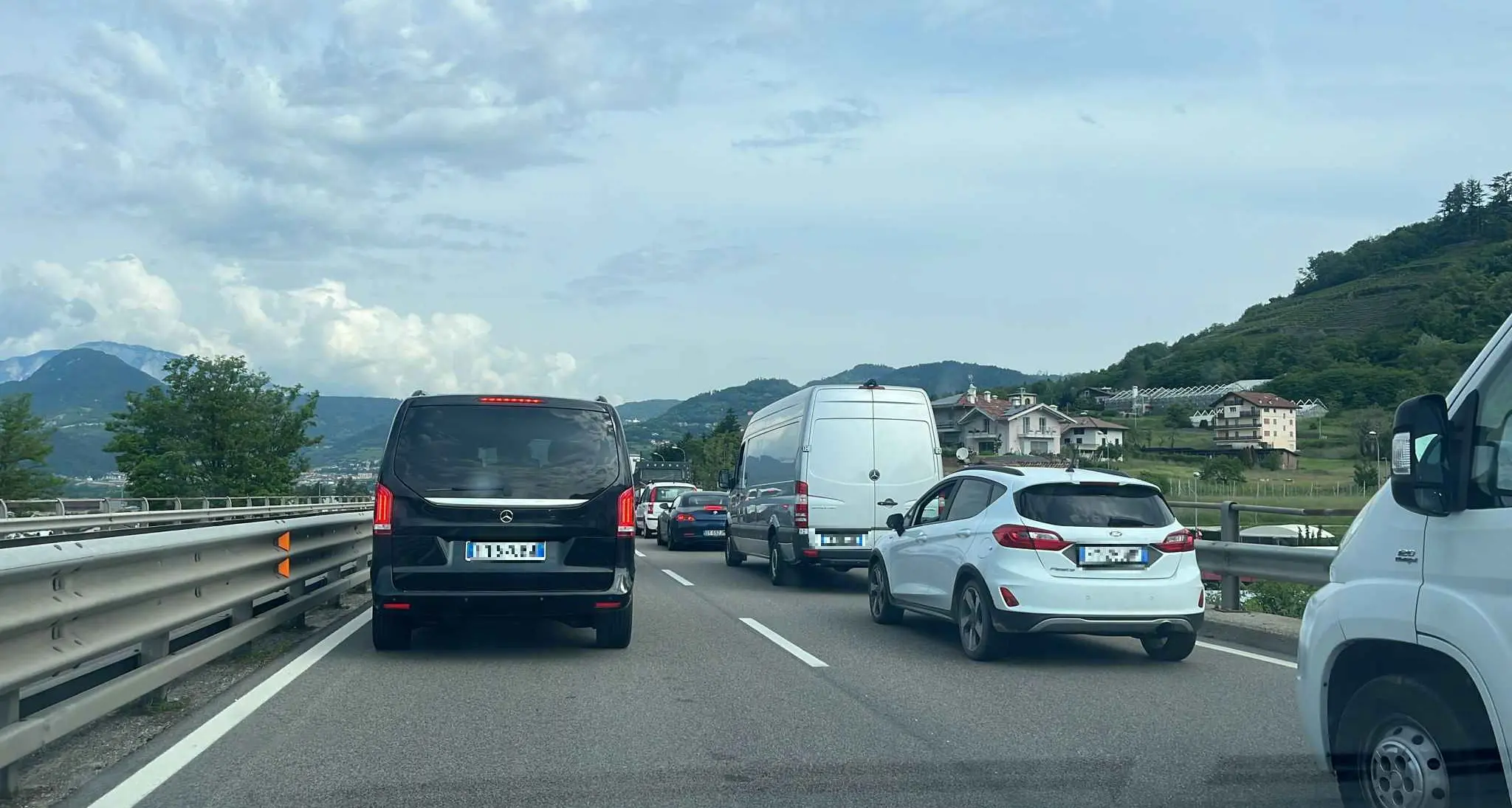 Statale della Valsugana, code per un incidente stradale alla Mochena