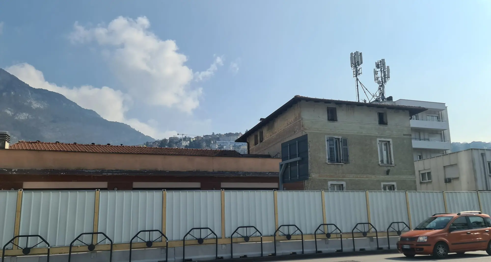 Trento, al via la demolizione dell’ex Scuola professionale per il legno di via Brennero