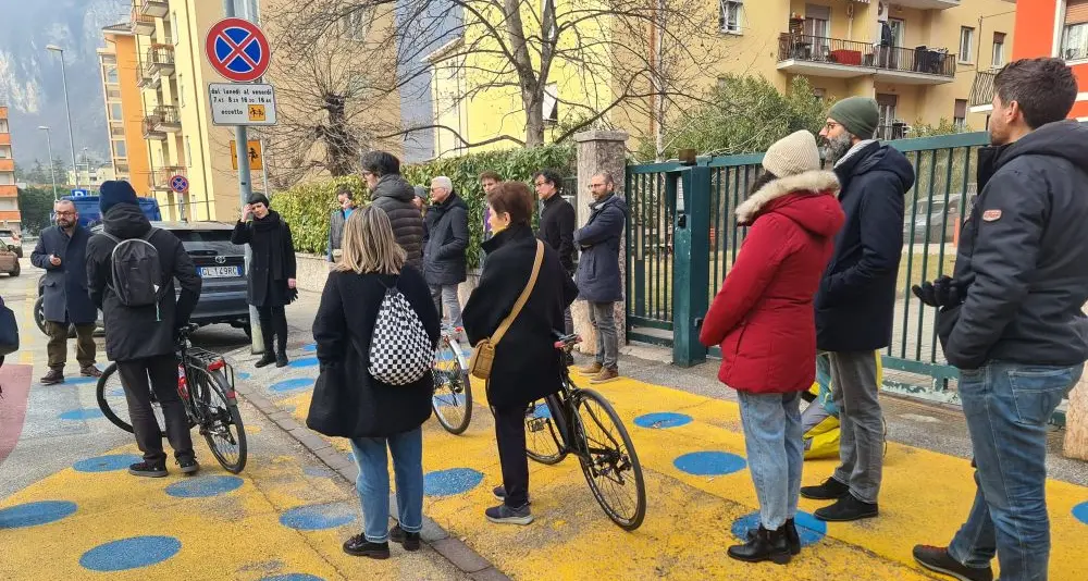 La città ripensa le sue strade a misura di pedoni e ciclisti: ecco via Zandonai