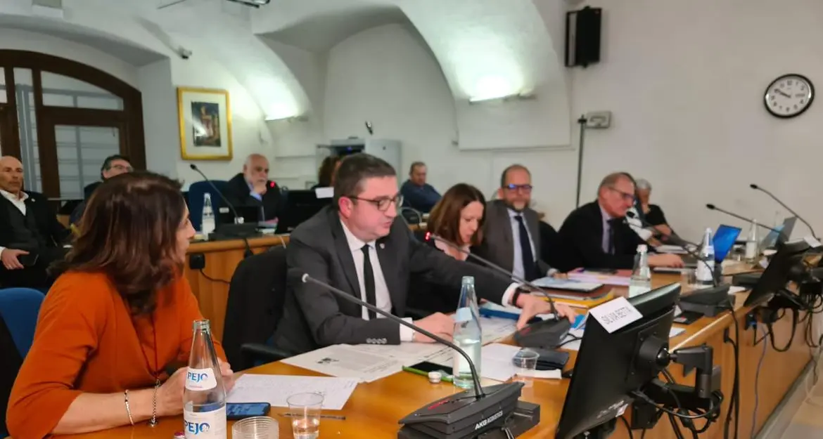 Ciclovia del Garda, Fugatti in consiglio a Riva: «Valore aggiunto per il Trentino»