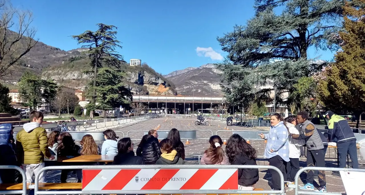 Motorino sicuro, 600 studenti a scuola di educazione stradale a Trento