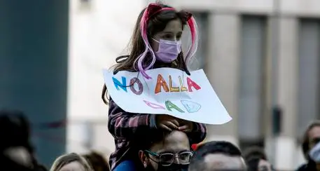 Studenti costretti alla Dad, sabato a Trento manifestazione di protesta dei genitori. Lettera ai presidi: “Vediamo i nostri figli scivolare nell'apatia”