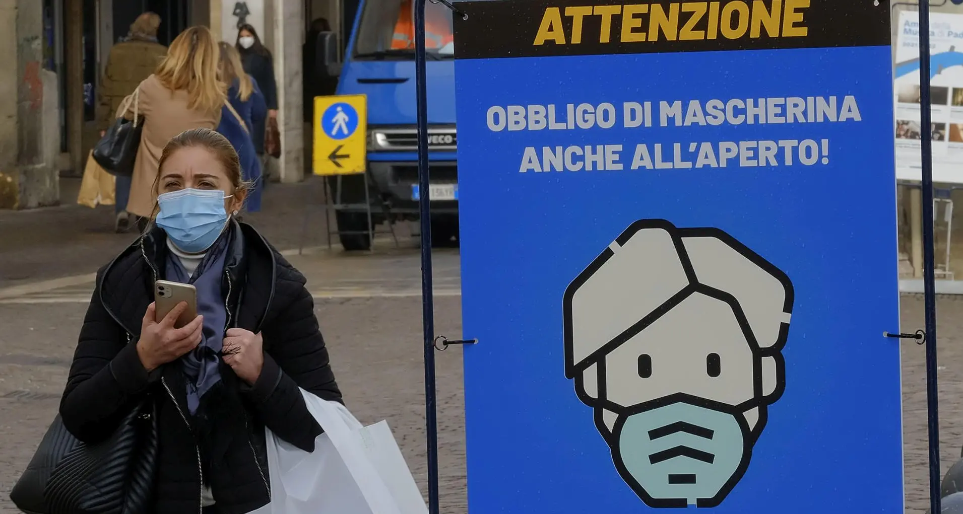 Riduzione della quarantena per chi ha la terza dose. Chiesto parere al Cts