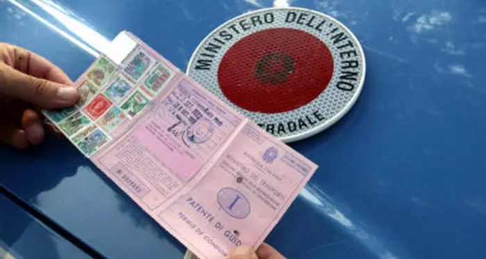 Esami della patente falsificati: denunciati due trentini con altri sei membri di un'organizzazione
