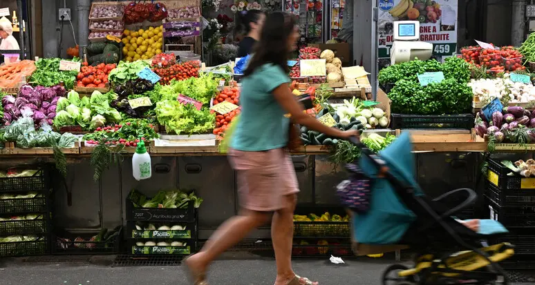 Più della metà delle famiglie italiane fatica ad arrivare a fine mese: sono il 63%