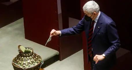 Casini: “Chiedo a tutti di togliere il mio nome dai candidati, oggi si confermi Mattarella”