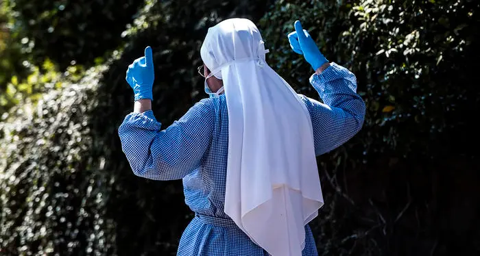Monaca no vax: il fratello medico la “denuncia” al vescovo