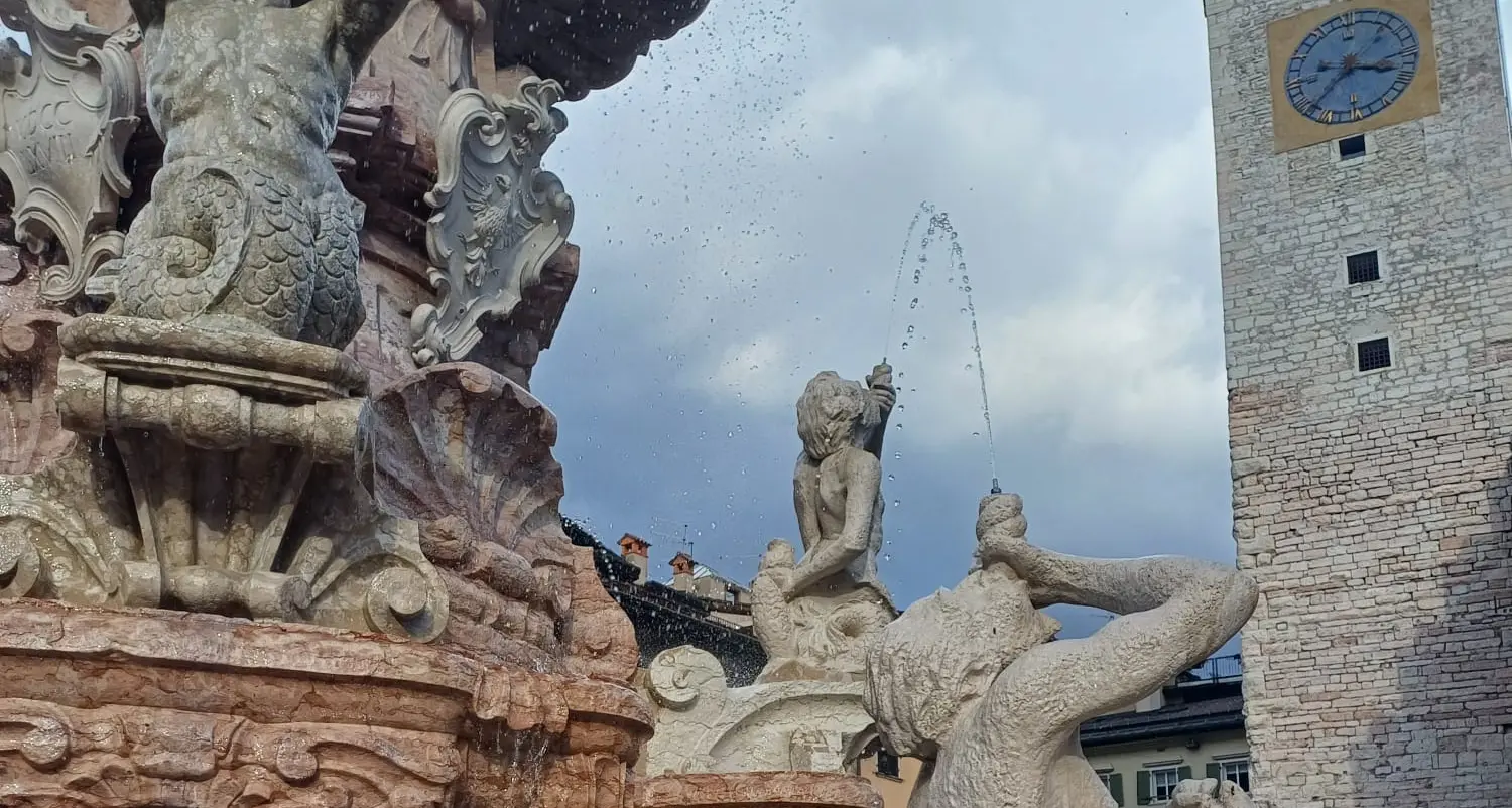 Trento, torna a zampillare l’acqua nella fontana del Nettuno