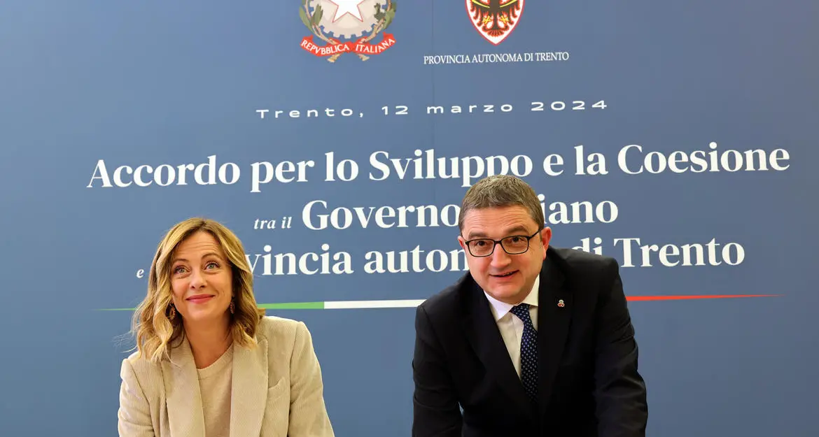 Fugatti e la firma con Meloni: «Risorse importanti per le scuole e l’ambiente»