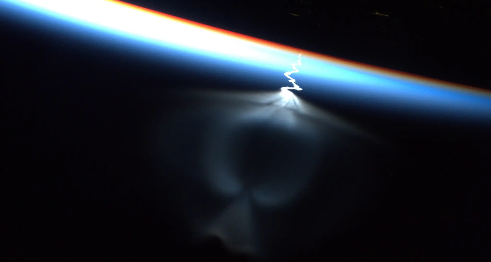 Astrosamantha fotografa la Soyuz dalla Stazione Spaziale: «Vista spettacolare del lancio!»