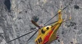 Alpinista precipita per 40 metri sul Catinaccio e muore
