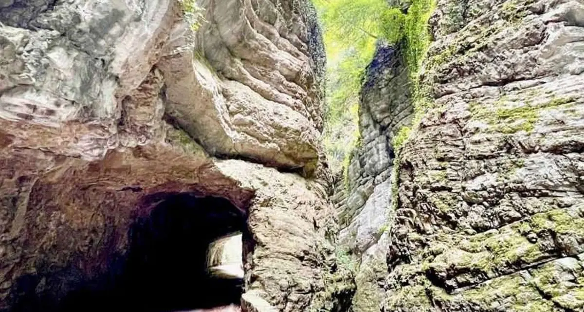 Lago di Garda, assalto alla «Strada delle meraviglie»: seimila passaggi al giorno