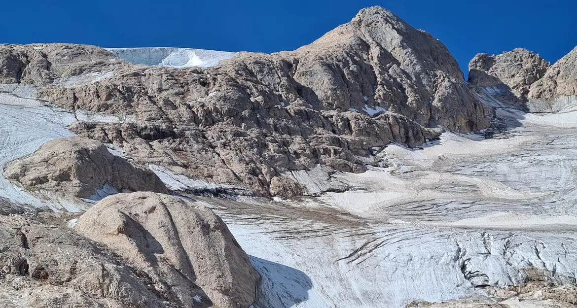 Marmolada, al via la fase due delle ricerche: droni in azione per dieci giorni e raccolta dei reperti ogni tre