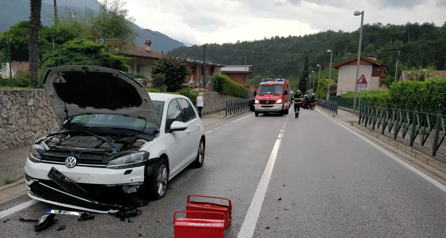 Scooter contro auto, duplice incidente sulle strade di Dro: giornata di duro lavoro per i vigili del fuoco