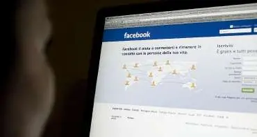 Bestemmia in un post Facebook, Fdi gli chiede le dimissioni: polemica a Firenze