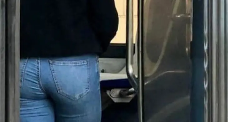 Riva, diciassettenne molestata sull’autobus