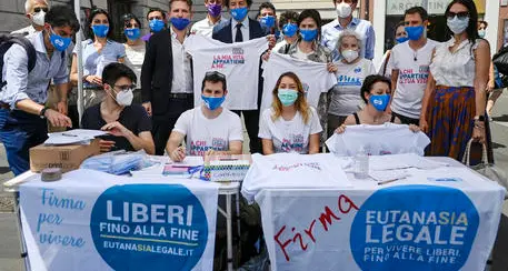 Eutanasia, la Consulta boccia il referendum: “Non si tutela la vita delle persone vulnerabili”