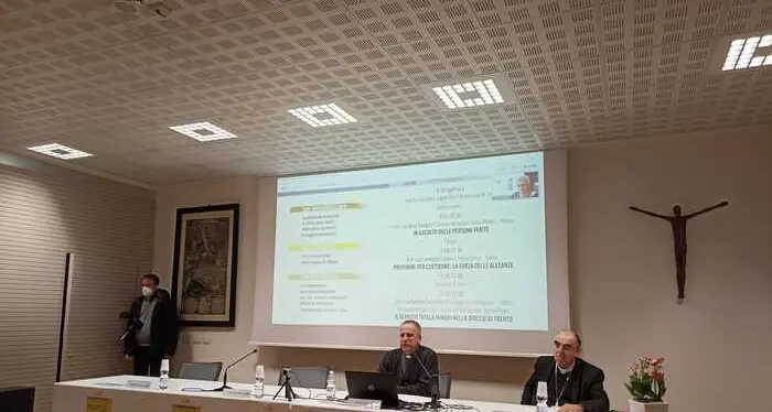 Chiesa e abusi, l’arcivescovo Tisi: «Siamo indietro anni luce»