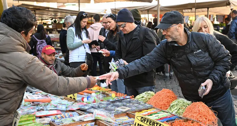 Istat, con le misure del 2023 cala il rischio povertà