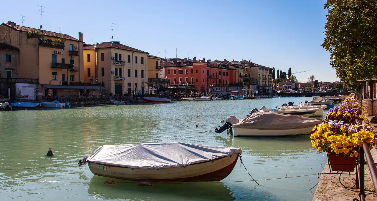Peschiera, dopo la maxi rissa scoppia la polemica tra commercianti e il Comune