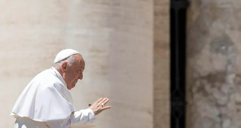 Il Papa: «Non volevo offendere, in Chiesa c'è spazio per tutti»