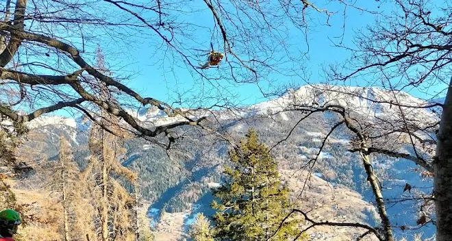 Scivola per circa 50 metri, escursionista soccorso in val dei Mocheni