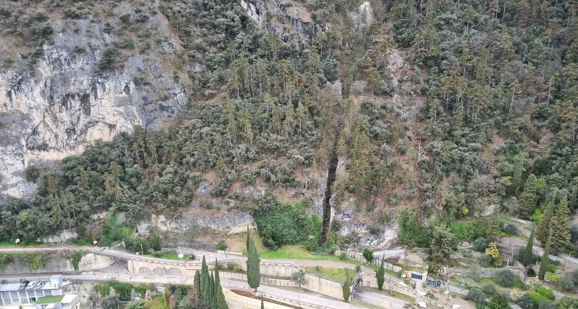 Riapre oggi (dalle 17) la Gardesana dopo la frana tra Riva e Limone