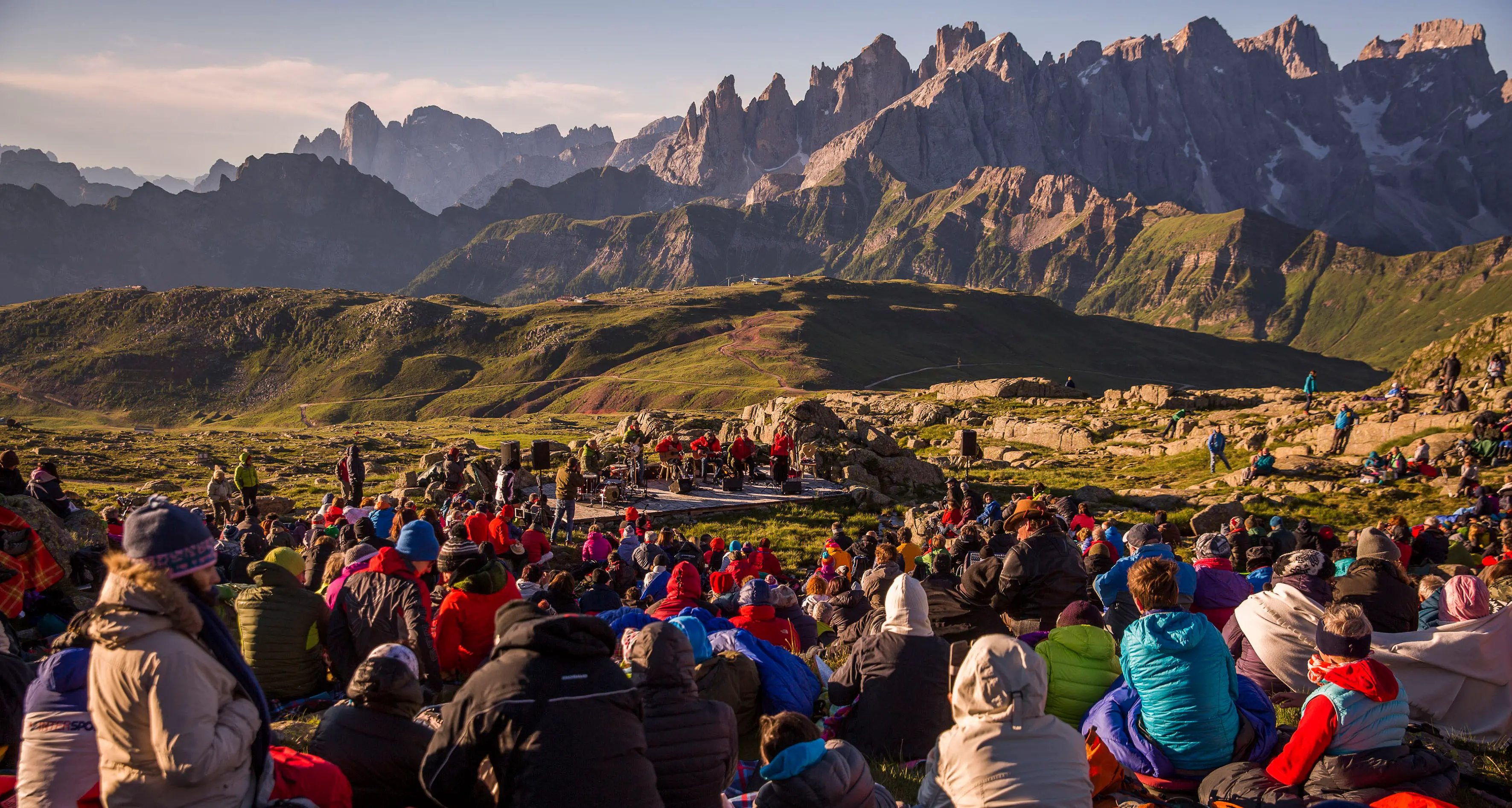 La montagna, la buona musica, la voglia di normalità: tornano i Suoni delle Dolomiti