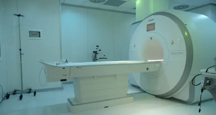 La risonanza magnetica urgente? «Respinta» dal medico
