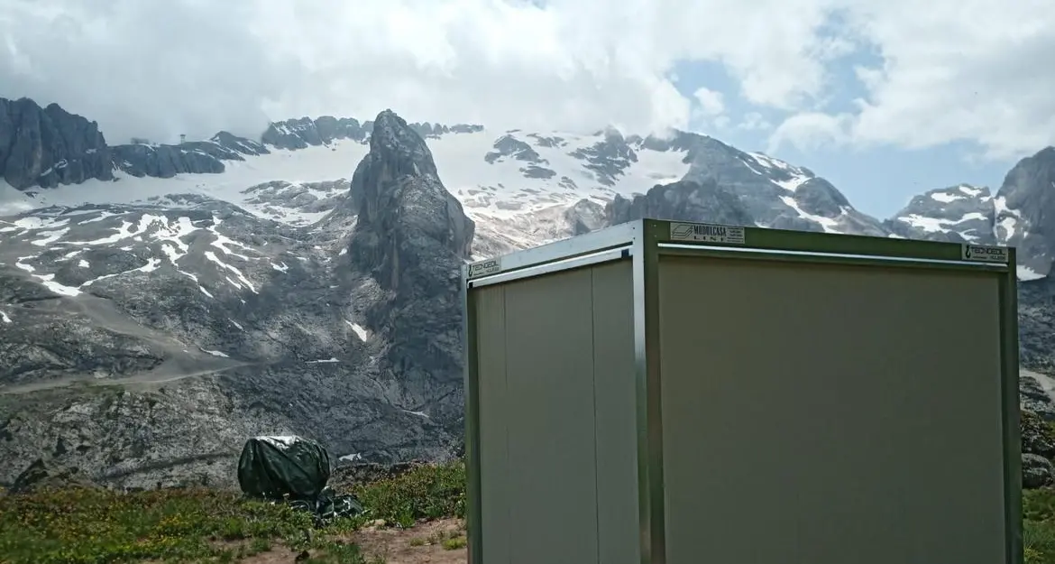 Branco di lupi sulla Marmolada, arriva un box per il pastore