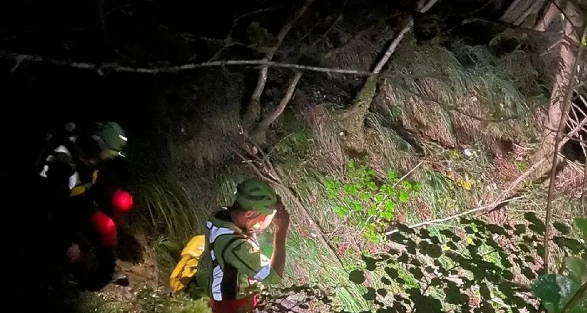 Scomparso mentre faceva canyoning nel torrente: dato per morto, è stato trovato vivo