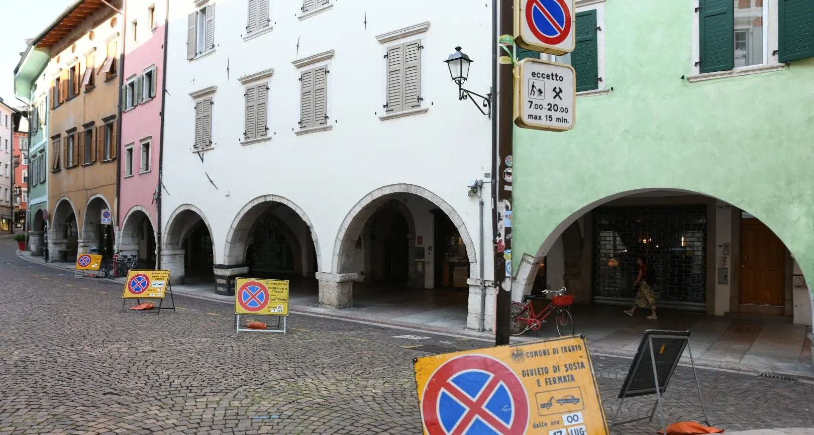 Via Suffragio, risveglio senza macchine